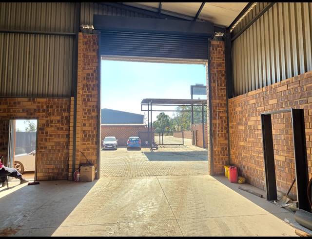 815M² WAREHOUSE TO LET IN AEROTON